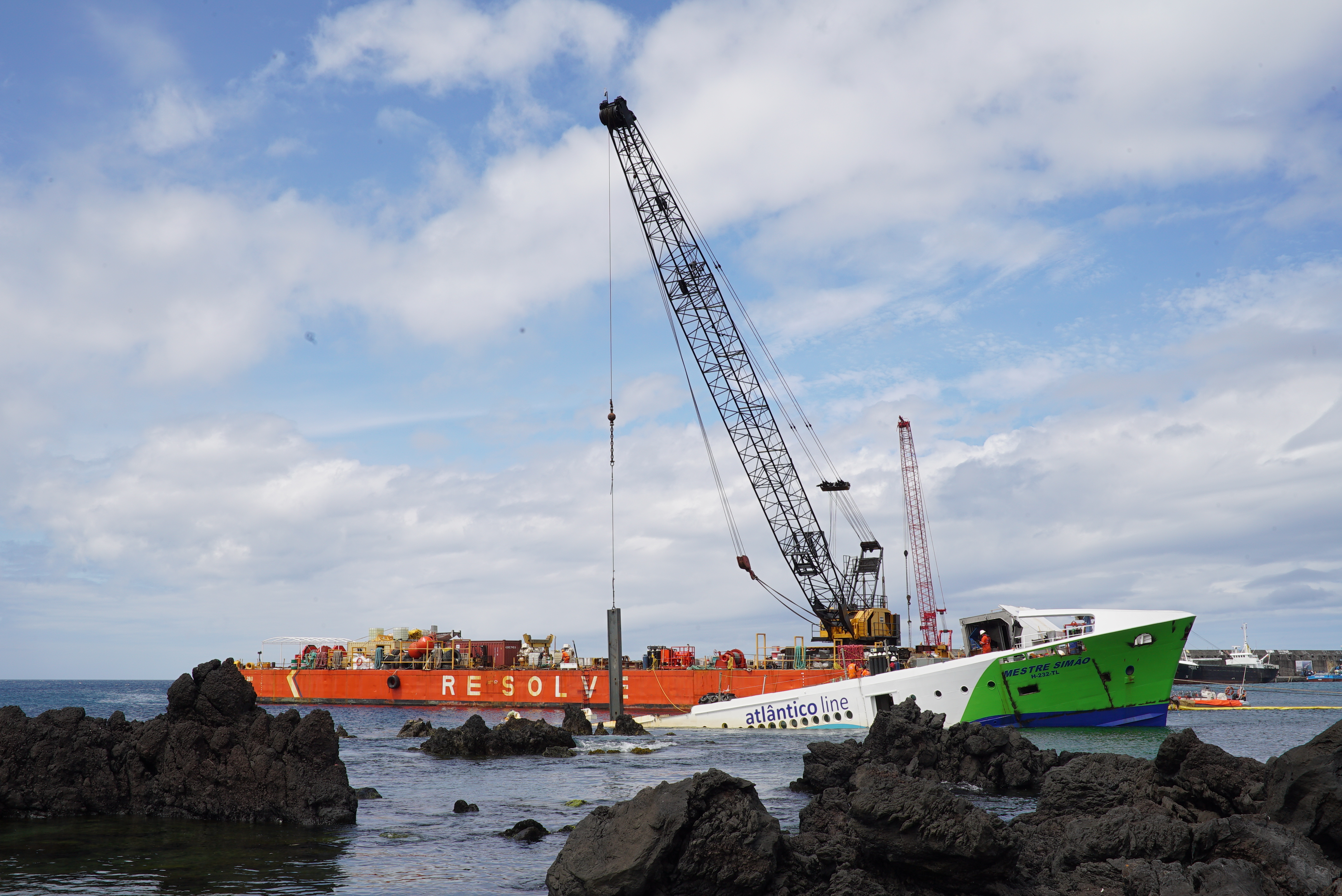 Resolve Marine rescues a sinking ship near rocks
